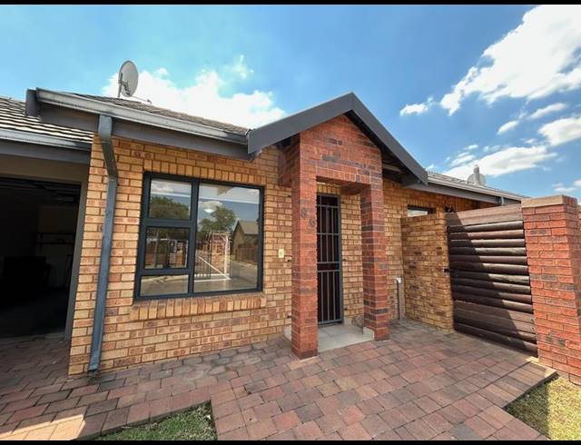 2 BEDROOM COMPLEX FOR SALE IN PRETORIA EAST
